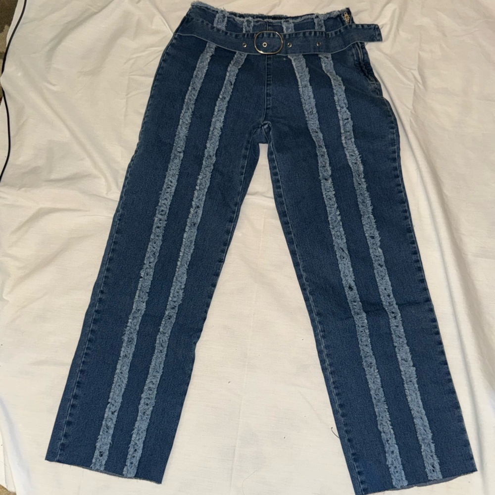 PrettyLittleThing Seam Detail Belted Straight Leg Jeans